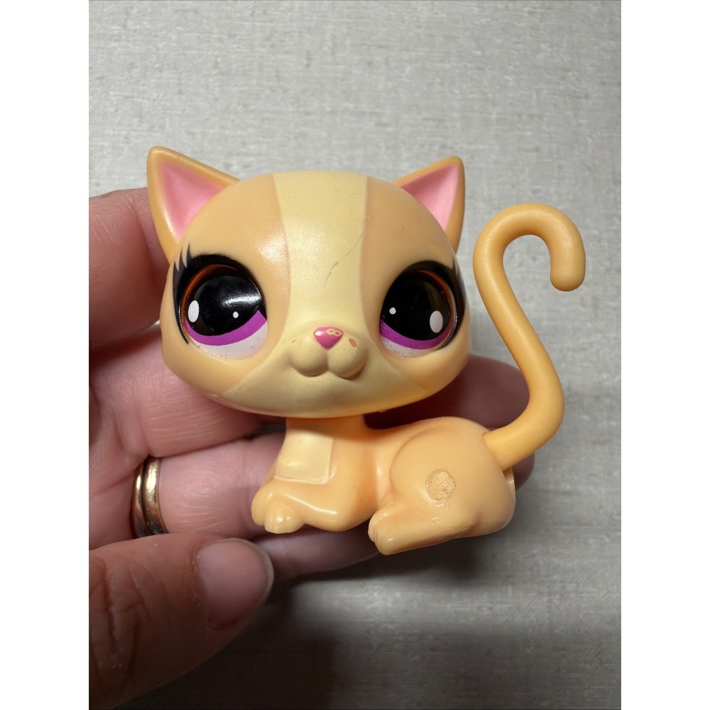 Retired LPS Littlest Pet Shop Magic Motion Kitty Cozy Cot #3360 -